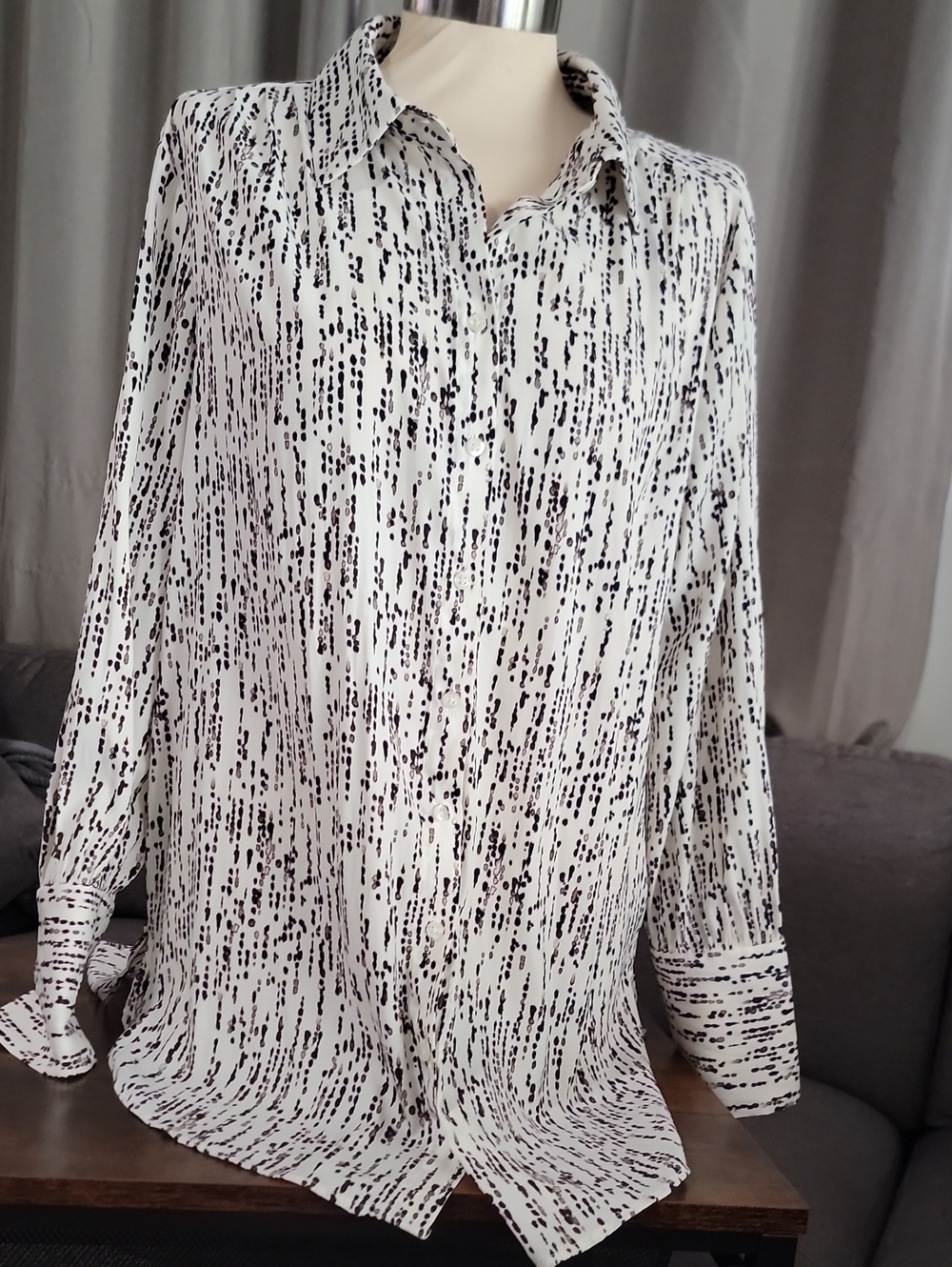 Simply Vera Vera Wang Black & White Printed Button-Down Blouse